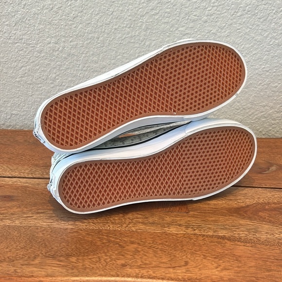 Vans Sk8-Hi Shoe - Picture 4 of 4